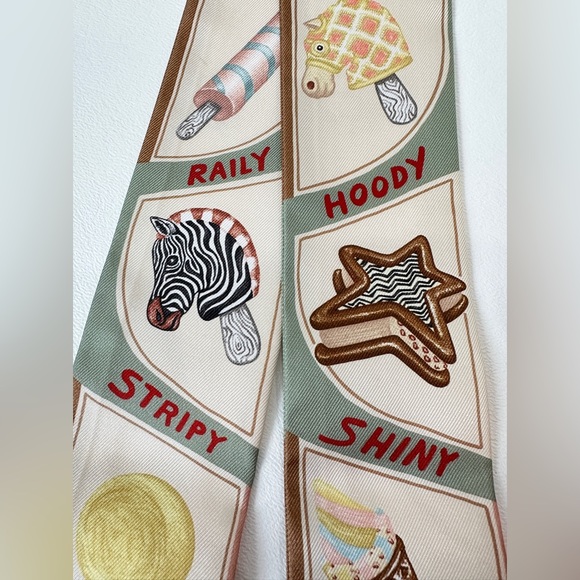 HERMES TWILLY NEW IN BOX. - Picture 9 of 16